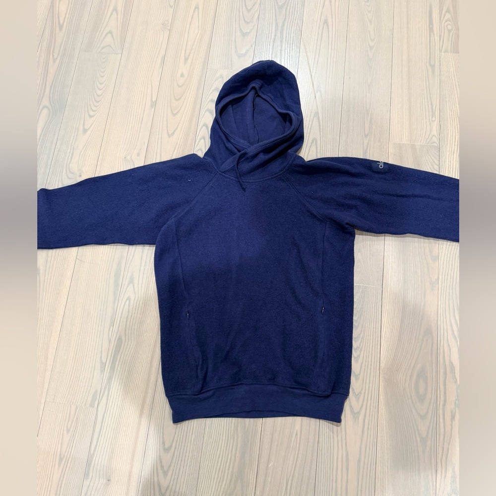 ALO Yoga women’s navy fleece hoodie. Size medium.